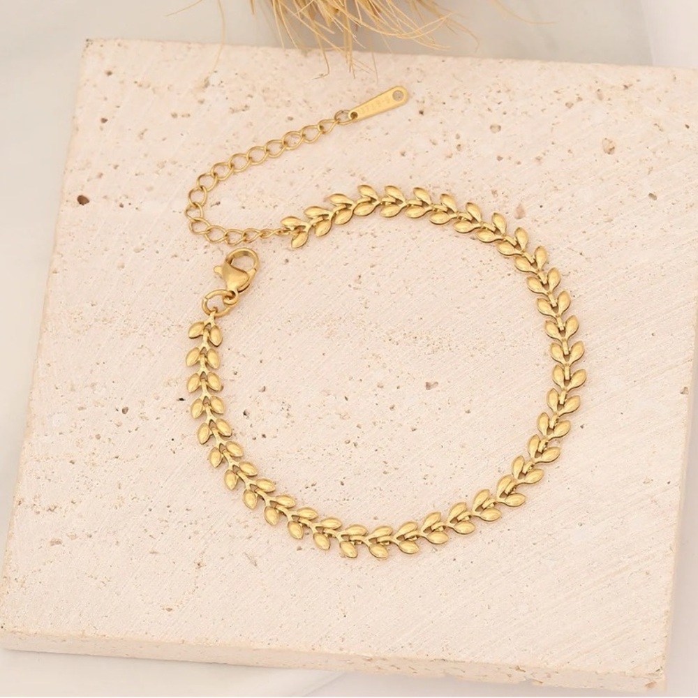 Elegant Gold Leaf Bracelet